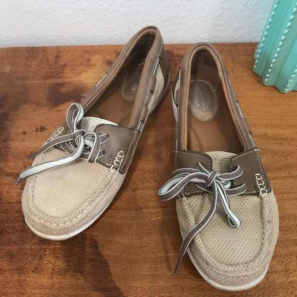 clarks artisan boat shoes